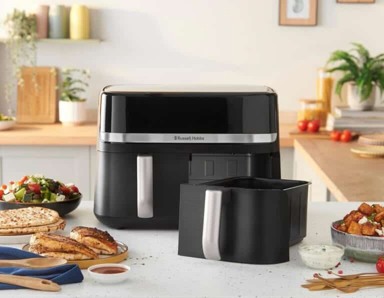 Zračni cvrtnik Russell Hobbs SatisFry Dual 9L v črni barvi